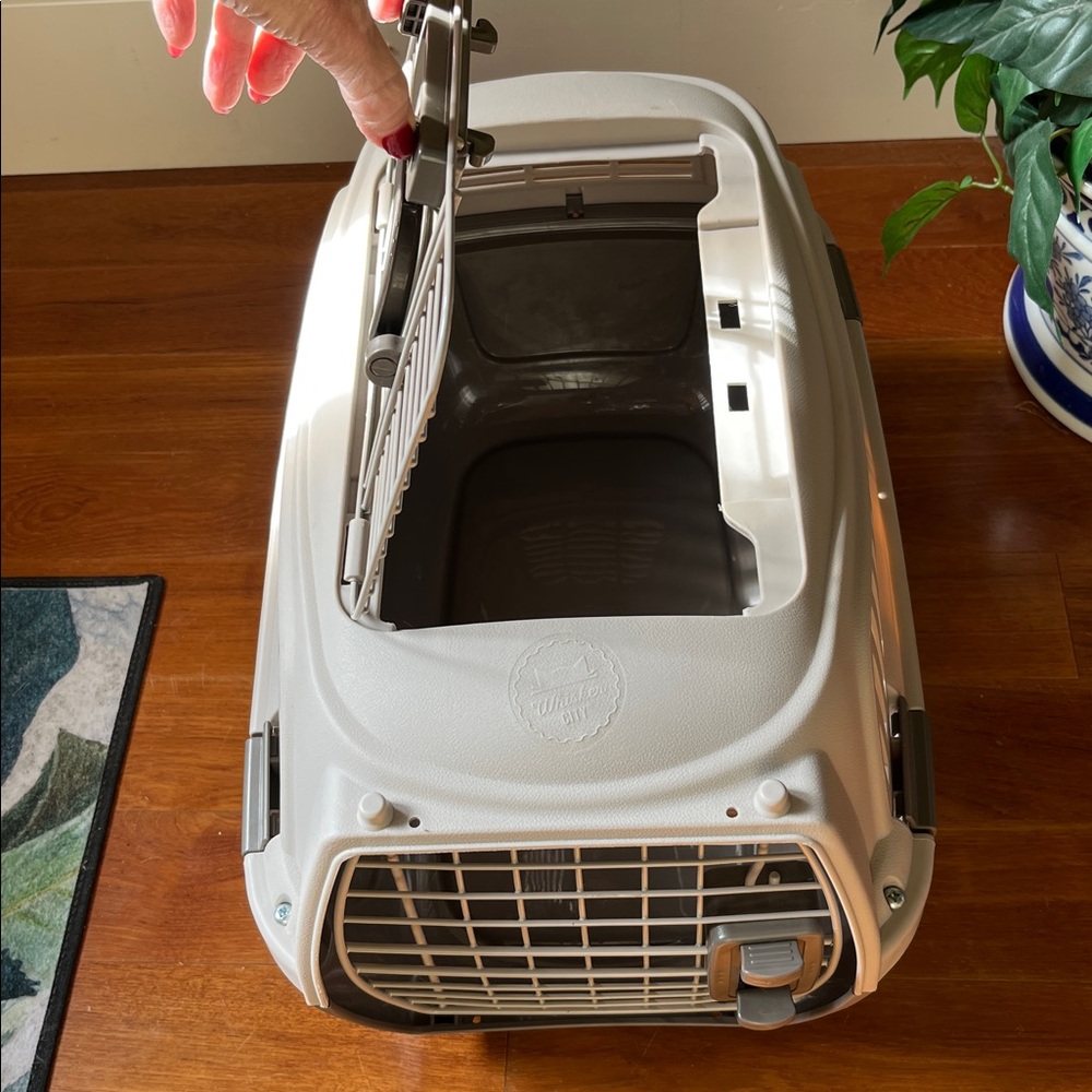 Whisker City Pet Carrier - Picture 8 of 8